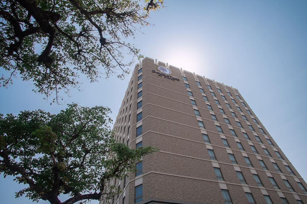 Отель Doubletree By Hilton Наха Экстерьер фото