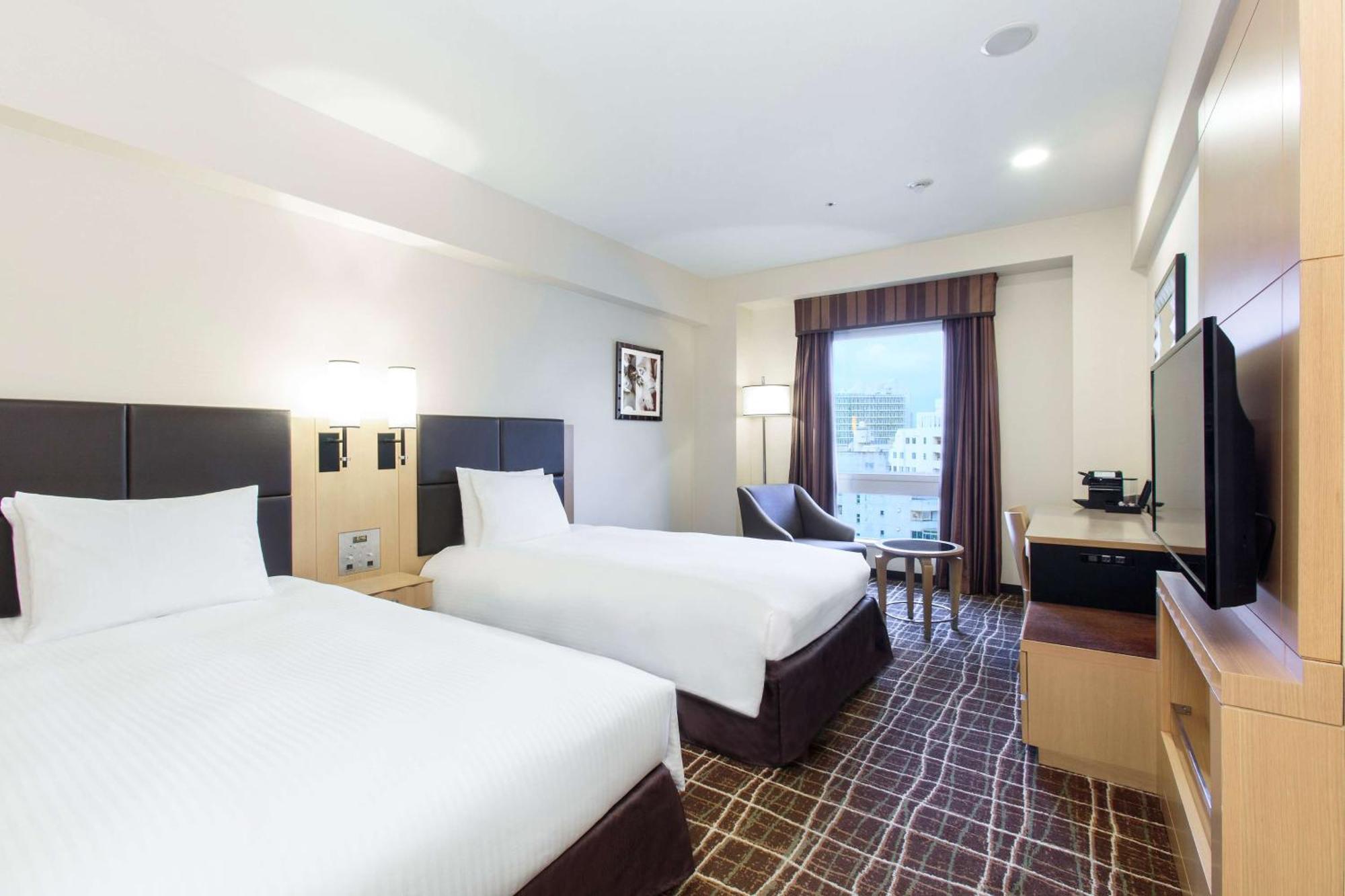 Отель Doubletree By Hilton Наха Экстерьер фото