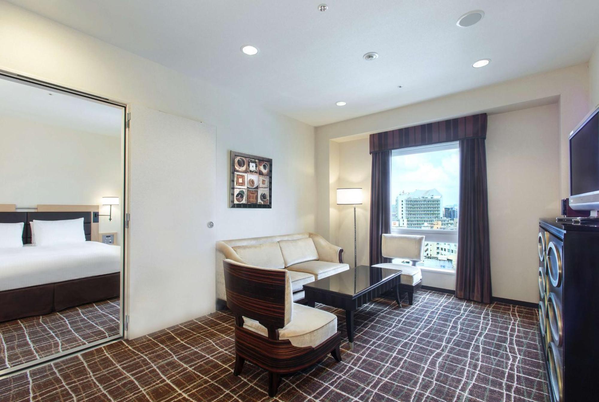 Отель Doubletree By Hilton Наха Экстерьер фото