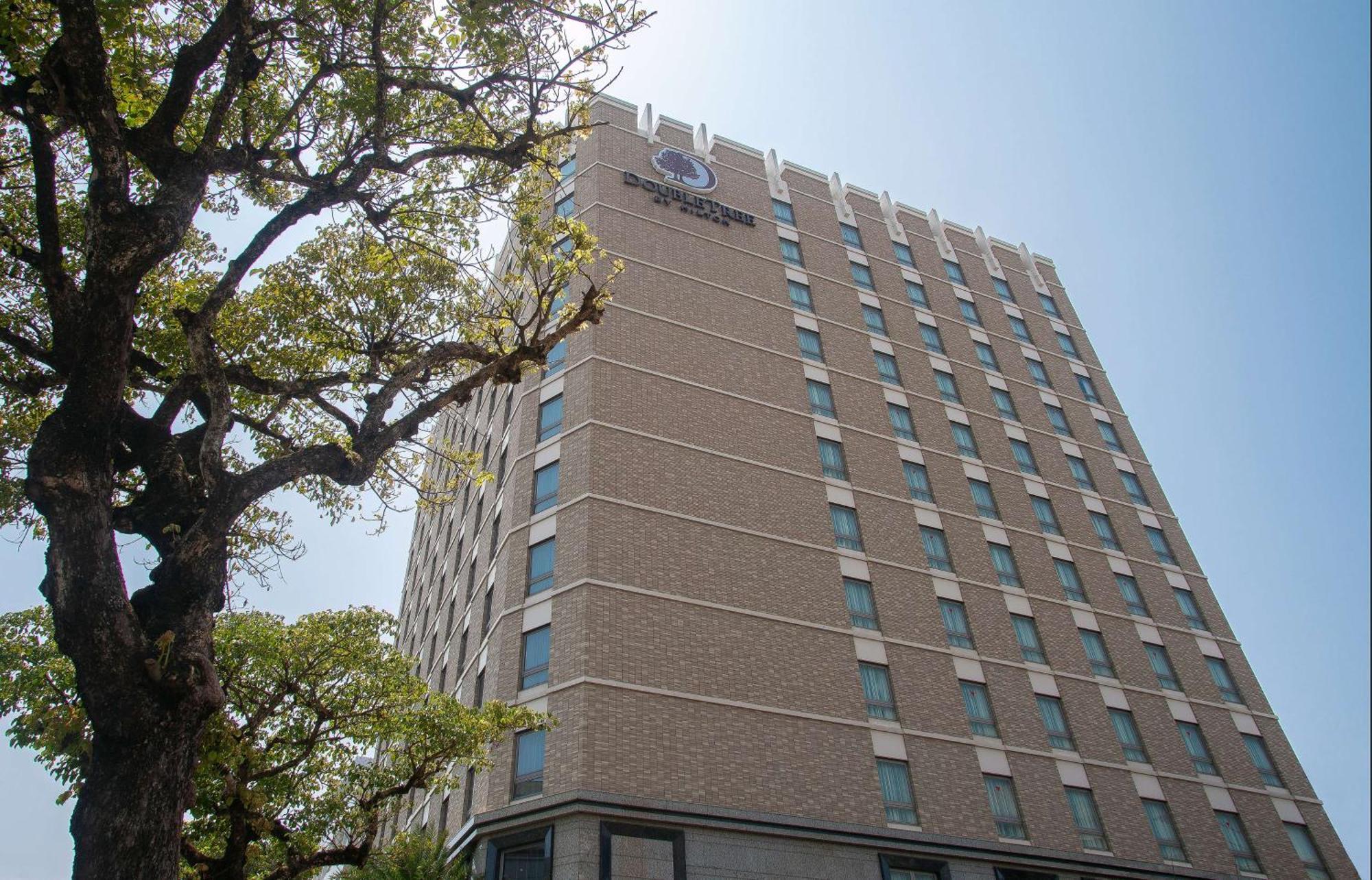 Отель Doubletree By Hilton Наха Экстерьер фото