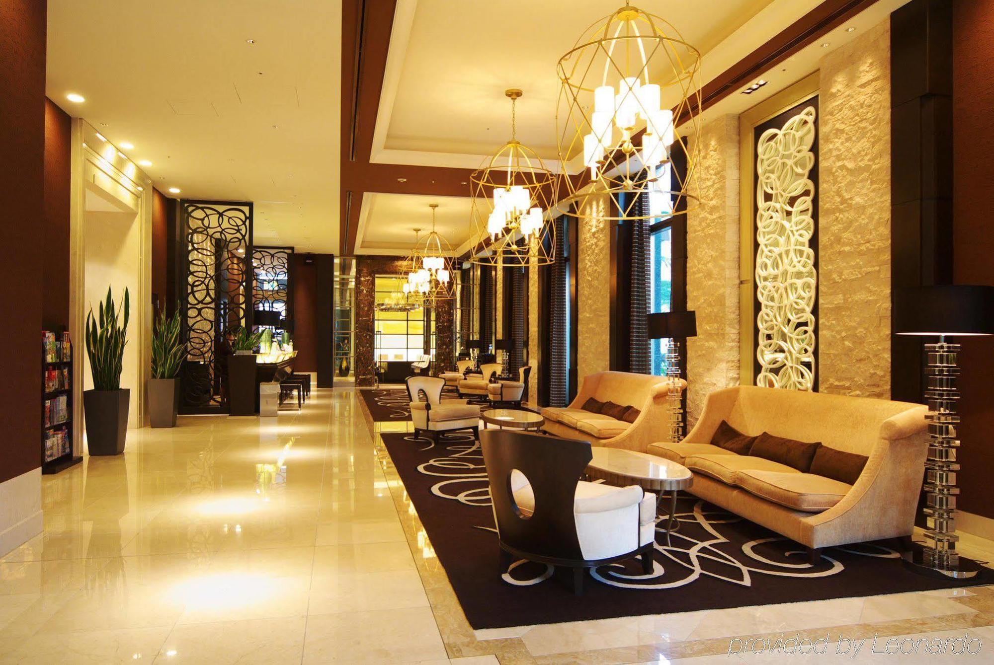 Отель Doubletree By Hilton Наха Интерьер фото